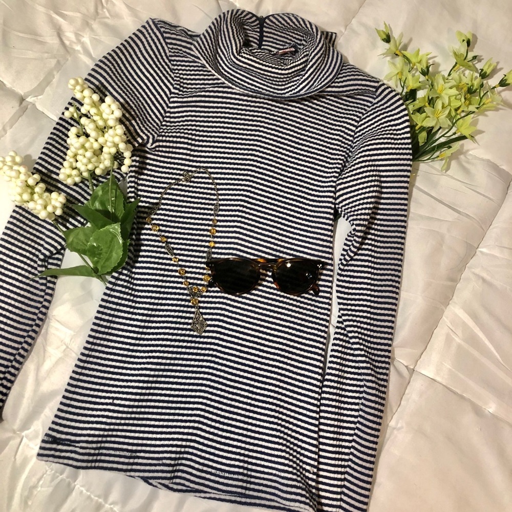 Vintage Women’s Back/Zipper Turtle Neck